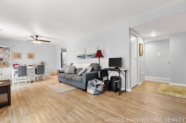 front view for 2581 Ridgecroftse Drive, Grand Rapids, Mi. 49546