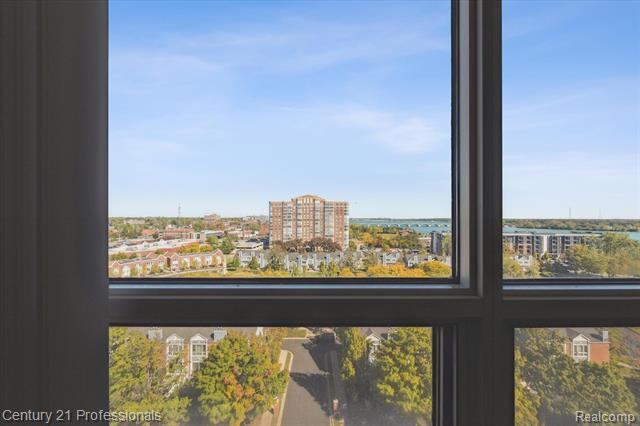 Builiding view thirty five for 3320 Spinnaker, Detroit, MI. 48207