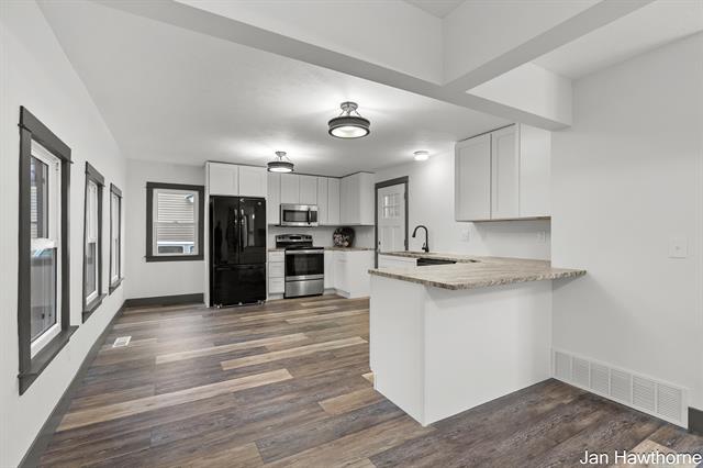 Builiding view eight for 403 Mill, Hastings, MI. 49058