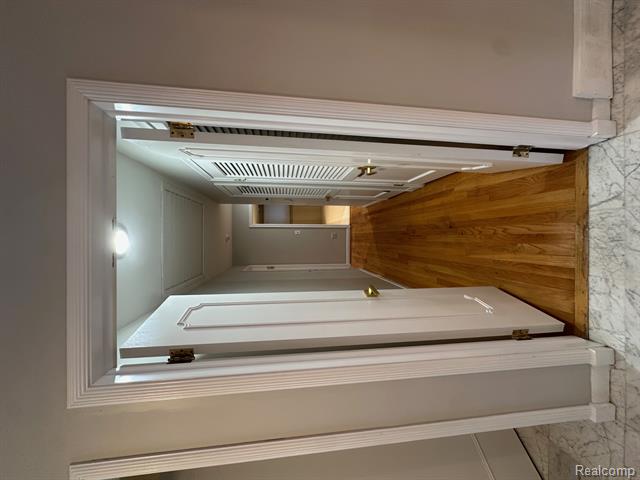 Builiding view fifteen for 25540 Woodvilla, Southfield, MI. 48075