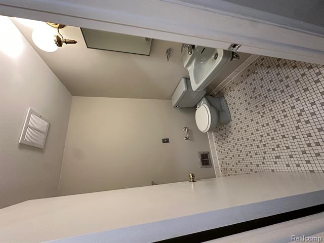 Builiding view five for 25540 Woodvilla, Southfield, MI. 48075