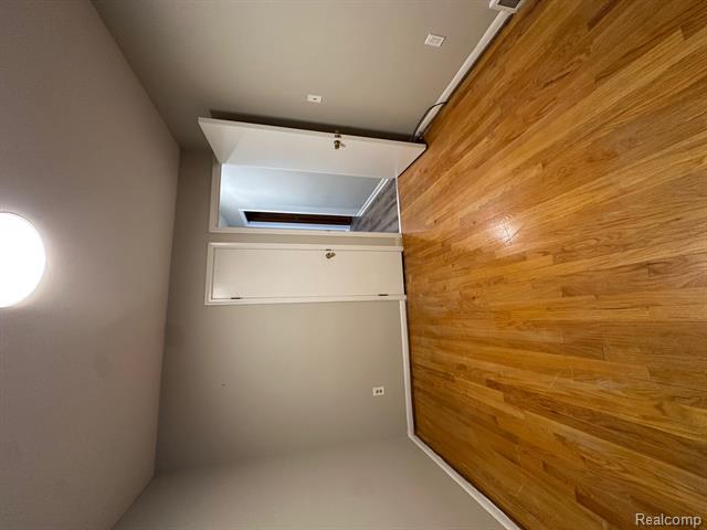 Builiding view seven for 25540 Woodvilla, Southfield, MI. 48075