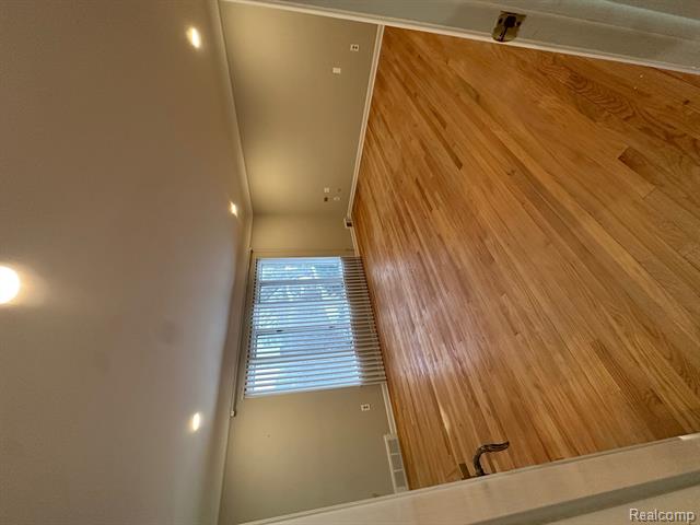 Builiding view sixteen for 25540 Woodvilla, Southfield, MI. 48075