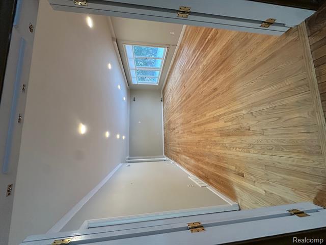 Builiding view ten for 25540 Woodvilla, Southfield, MI. 48075