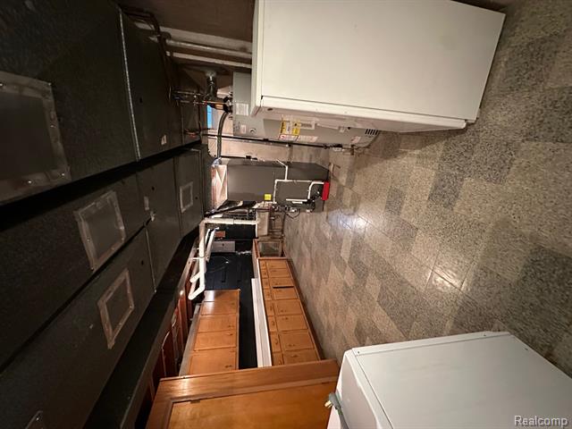 Builiding view thirty one for 25540 Woodvilla, Southfield, MI. 48075