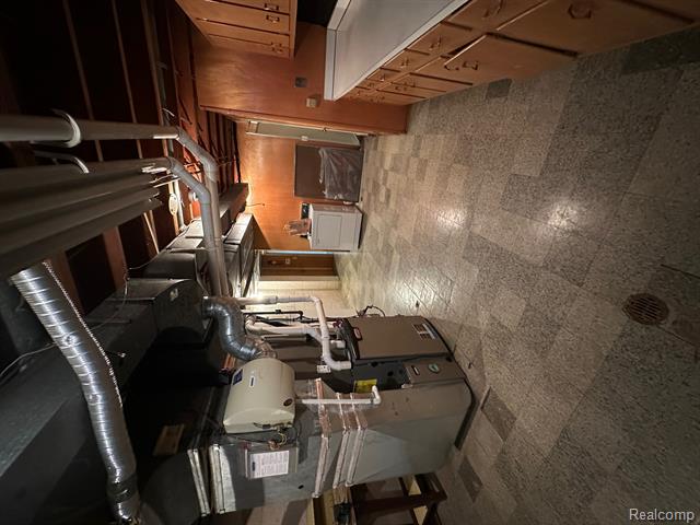 Builiding view thirty two for 25540 Woodvilla, Southfield, MI. 48075