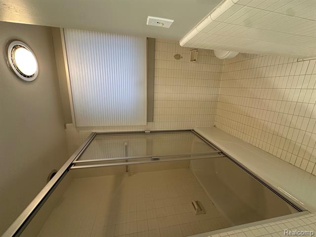 Builiding view twenty one for 25540 Woodvilla, Southfield, MI. 48075