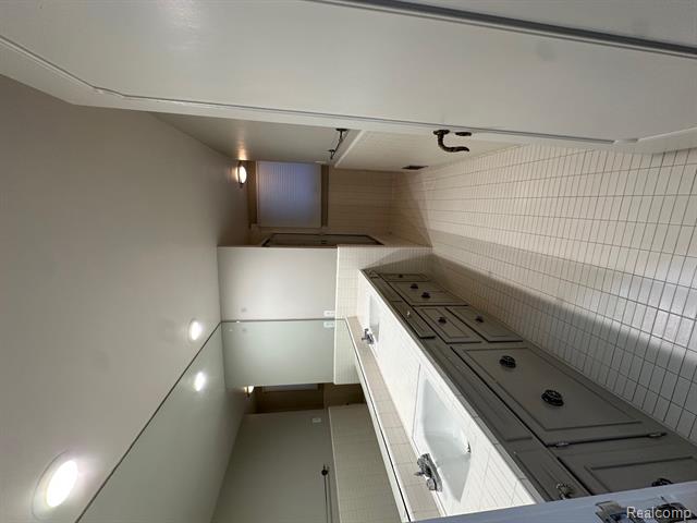 Builiding view twenty for 25540 Woodvilla, Southfield, MI. 48075