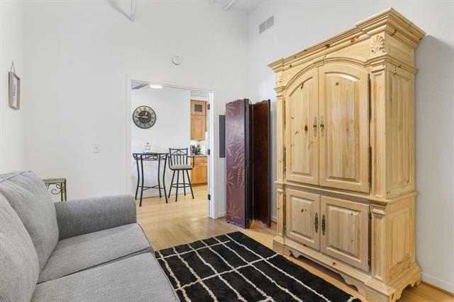 Builiding view fifteen for 532 Dyckman, South Haven, MI. 49090