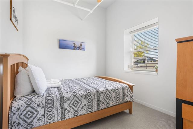 Builiding view thirteen for 532 Dyckman, South Haven, MI. 49090