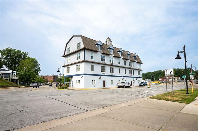 Builiding view twenty one for 532 Dyckman, South Haven, MI. 49090