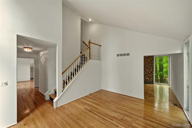 Builiding view eighteen for 25201 Briarwyke, Farmington, MI. 48336