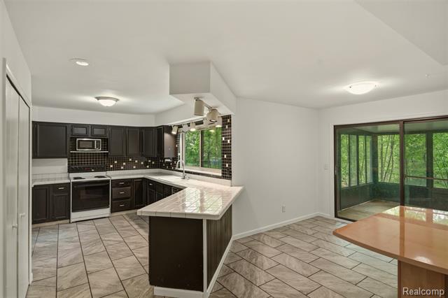 Builiding view eleven for 25201 Briarwyke, Farmington, MI. 48336