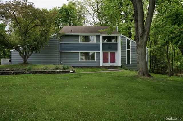 Builiding view forty nine for 25201 Briarwyke, Farmington, MI. 48336