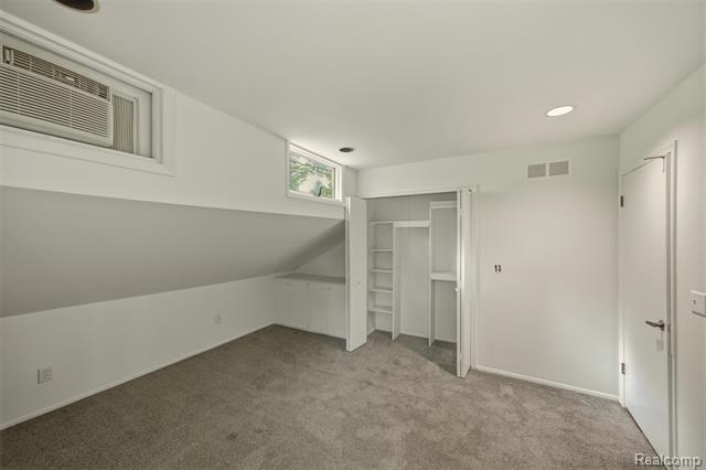 Builiding view forty one for 25201 Briarwyke, Farmington, MI. 48336