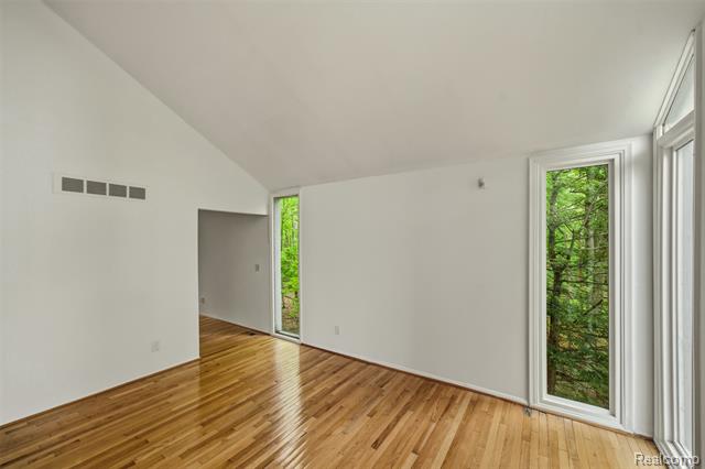 Builiding view seventeen for 25201 Briarwyke, Farmington, MI. 48336