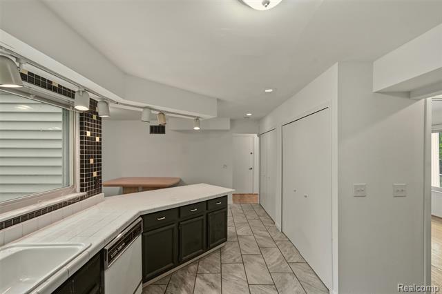 Builiding view ten for 25201 Briarwyke, Farmington, MI. 48336