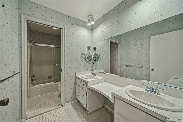 Builiding view thirty six for 25201 Briarwyke, Farmington, MI. 48336