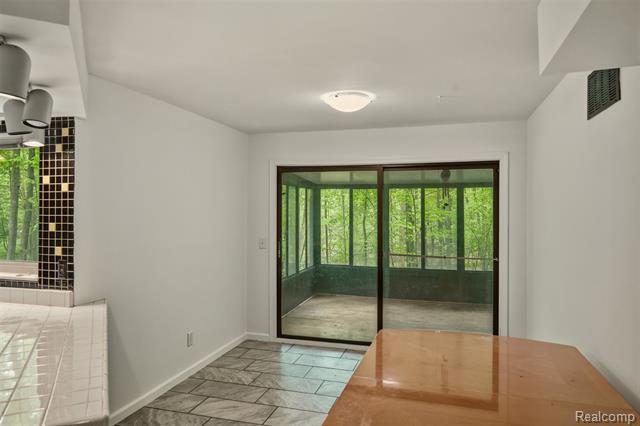 Builiding view twelve for 25201 Briarwyke, Farmington, MI. 48336