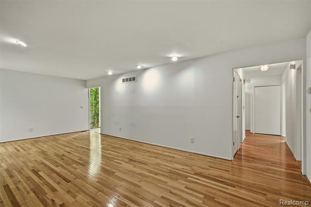 Builiding view twenty two for 25201 Briarwyke, Farmington, MI. 48336