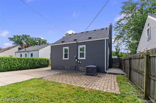 Builiding view fourteen for 1516 Hoffman, Royal Oak, MI. 48067