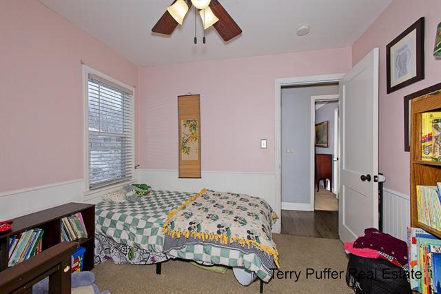 Builiding view eight for 2206 Oak, Muskegon, MI. 49445