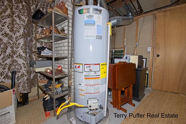 Builiding view eighteen for 2206 Oak, Muskegon, MI. 49445