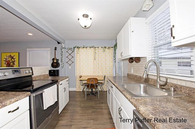 Builiding view five for 2206 Oak, Muskegon, MI. 49445