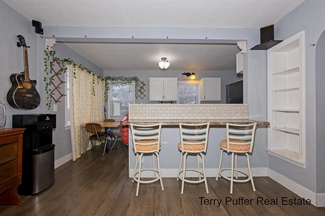 Builiding view four for 2206 Oak, Muskegon, MI. 49445