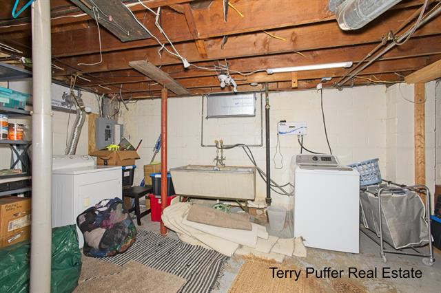 Builiding view nineteen for 2206 Oak, Muskegon, MI. 49445