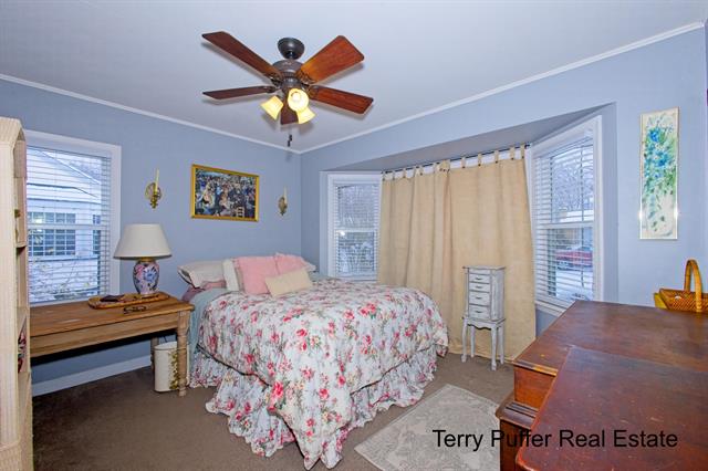 Builiding view ten for 2206 Oak, Muskegon, MI. 49445