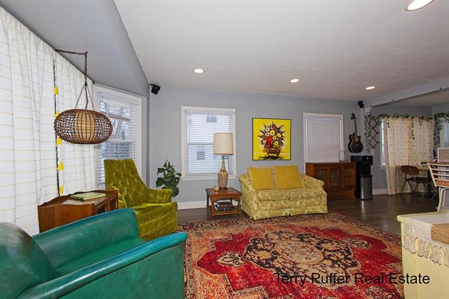 Builiding view three for 2206 Oak, Muskegon, MI. 49445