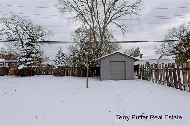 Builiding view twenty two for 2206 Oak, Muskegon, MI. 49445