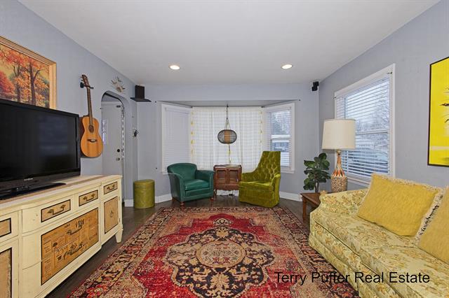 Builiding view two for 2206 Oak, Muskegon, MI. 49445