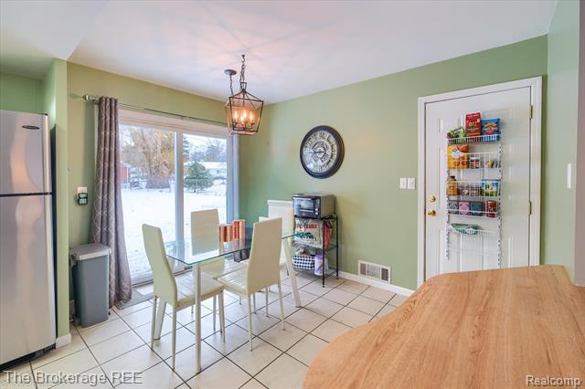 Builiding view eight for 6155 Westdale, Grand Blanc, MI. 48439