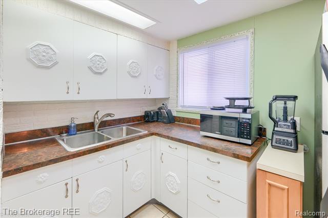 Builiding view fifteen for 6155 Westdale, Grand Blanc, MI. 48439