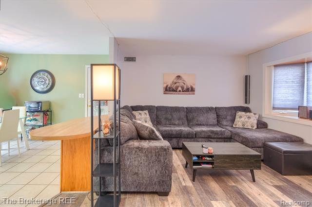 Builiding view five for 6155 Westdale, Grand Blanc, MI. 48439