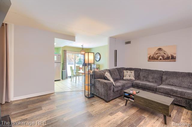 Builiding view four for 6155 Westdale, Grand Blanc, MI. 48439