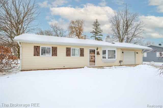 Builiding view one for 6155 Westdale, Grand Blanc, MI. 48439