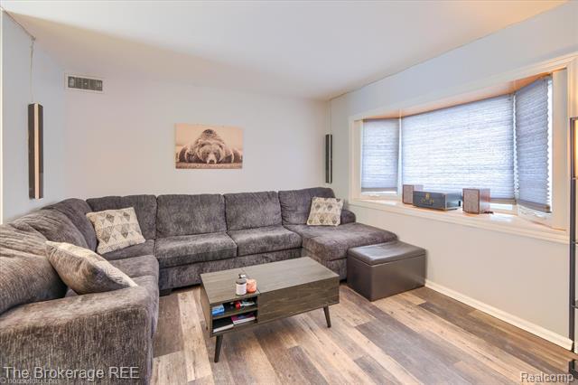 Builiding view seven for 6155 Westdale, Grand Blanc, MI. 48439