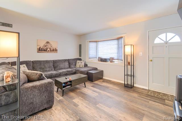 Builiding view six for 6155 Westdale, Grand Blanc, MI. 48439