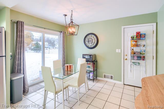 Builiding view sixteen for 6155 Westdale, Grand Blanc, MI. 48439