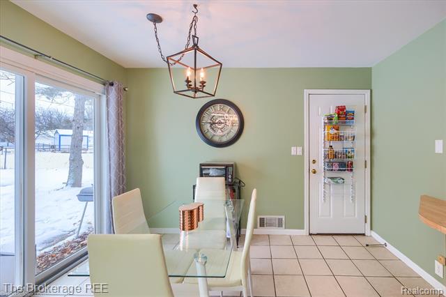 Builiding view ten for 6155 Westdale, Grand Blanc, MI. 48439