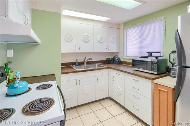 Builiding view thirteen for 6155 Westdale, Grand Blanc, MI. 48439