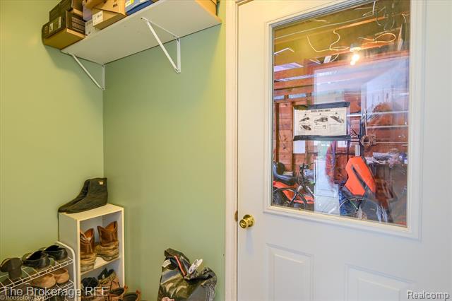 Builiding view thirty one for 6155 Westdale, Grand Blanc, MI. 48439