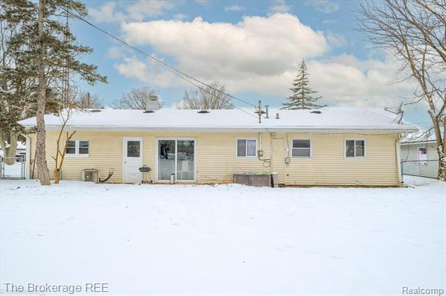 Builiding view thirty three for 6155 Westdale, Grand Blanc, MI. 48439