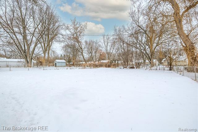 Builiding view thirty two for 6155 Westdale, Grand Blanc, MI. 48439