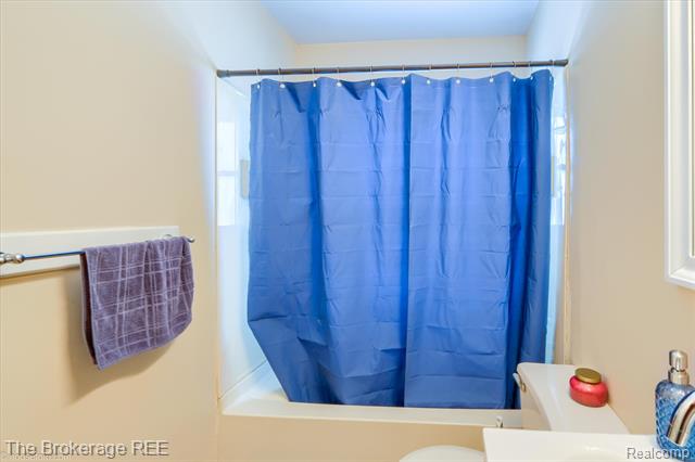 Builiding view twenty eight for 6155 Westdale, Grand Blanc, MI. 48439