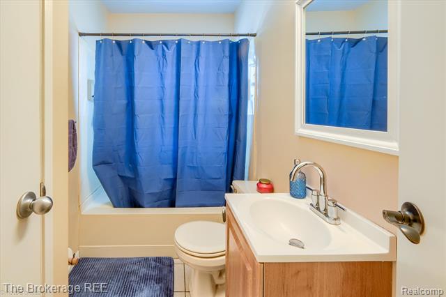 Builiding view twenty seven for 6155 Westdale, Grand Blanc, MI. 48439