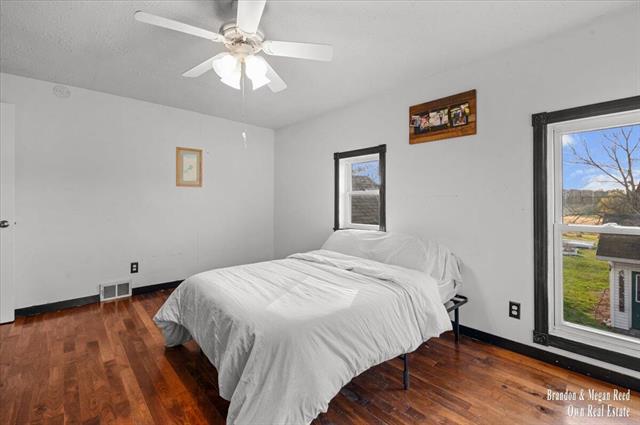 Builiding view forty five for 7658 Jackson, Saranac, MI. 48881